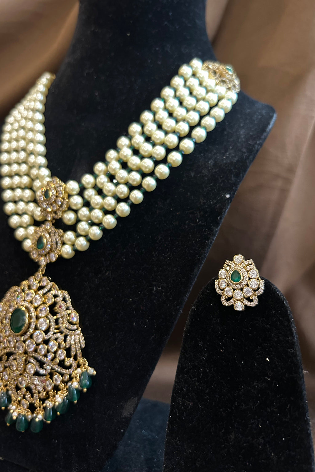 Elegant Green Stone Pearl Choker Necklace Set with Earrings – Traditional Kundan Bridal Jewellery