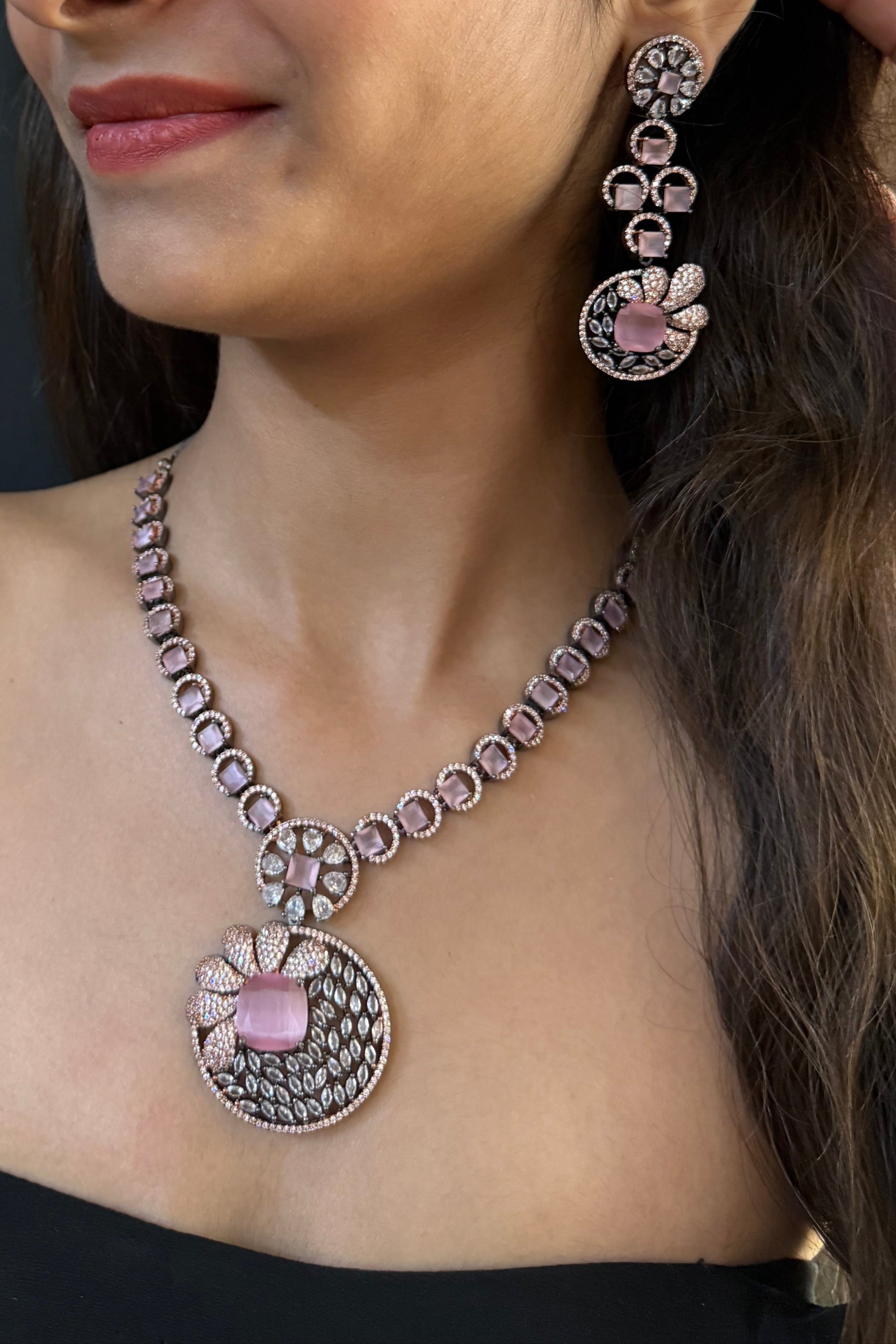 Floral Diamond Necklace Set with Earrings – Elegant Gold Jewelry for Brides & Festive Occasions”